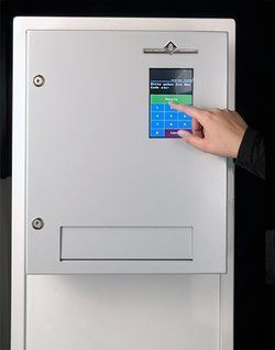 Das Schlüsselausgabe-System wird über einen Touchscreen bedient